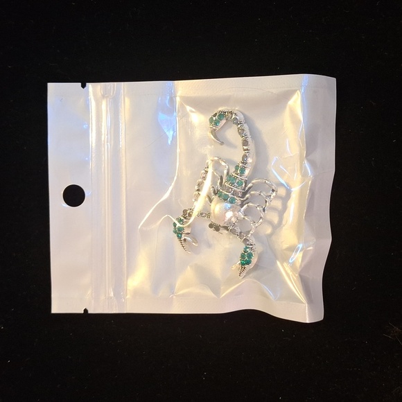 Scorpion Brooch with Green and Silver Accents - Picture 5 of 5